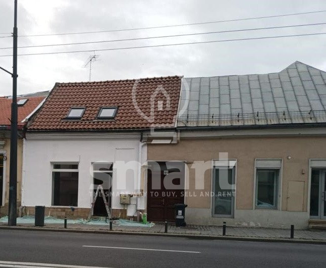 Casa cu spatiu comercial si locuinta 100 mp, strada Motilor 