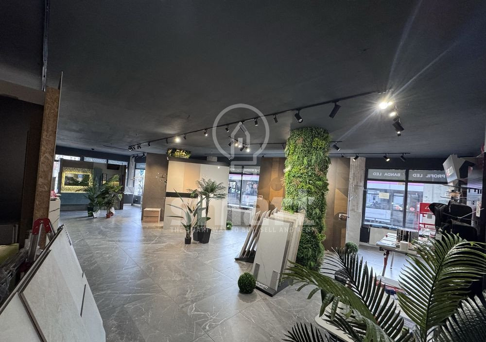 Spatiu Comercial cu vad si vitrina 134 mp Iris 