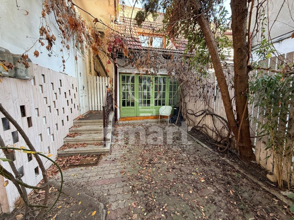 Casă în centrul istoric cu spațiu comercial și parcare proprie Zona 0