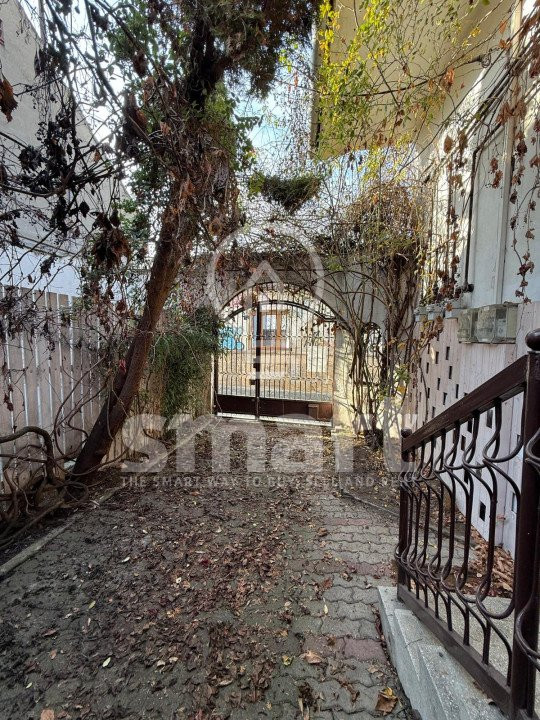 Casă în centrul istoric cu spațiu comercial și parcare proprie Zona 0