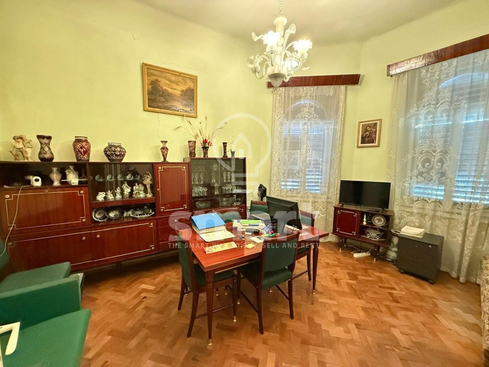 Casă în centrul istoric cu spațiu comercial și parcare proprie Zona 0