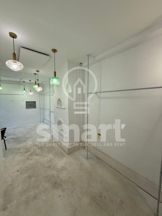 Casă în centrul istoric cu spațiu comercial și parcare proprie Zona 0