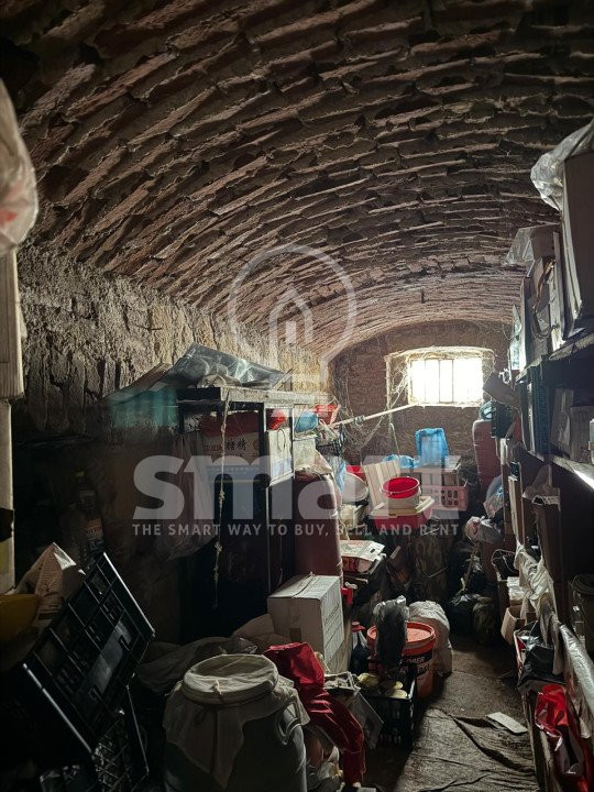 Casă în centrul istoric cu spațiu comercial și parcare proprie Zona 0