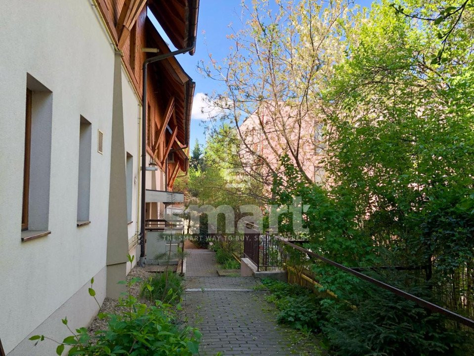 Apartament 3 camere Andrei Mureșanu tip vilă parcare curte zonă liniștită