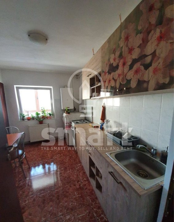 Apartament 2 camere decomandat etaj 3 balcon închis parcare zonă excelentă