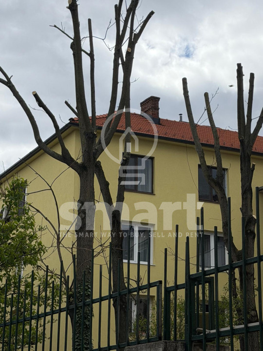 Apartament 3 camere centru Strada Republicii  Casa de Cultura parcare curte 