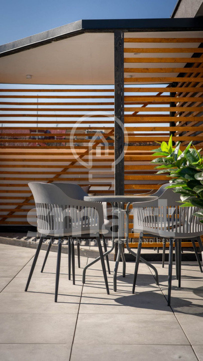 Apartament tip Penthouse 2 camere terasa 150 mp Zona Iulius Mall