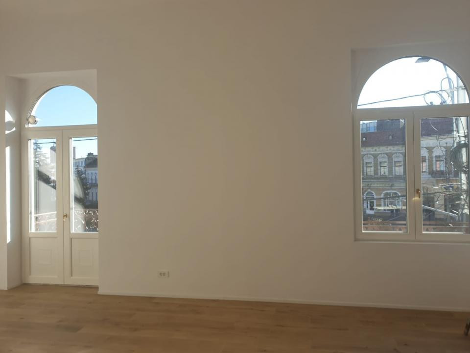 Apartament istoric ultracentral, view superb spre Piața Mihai Viteazu