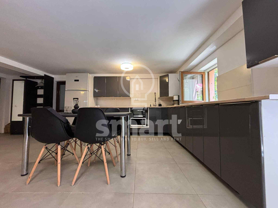 Apartament cu 3 camere curte proprie și parcare de vanzare zona str Campului