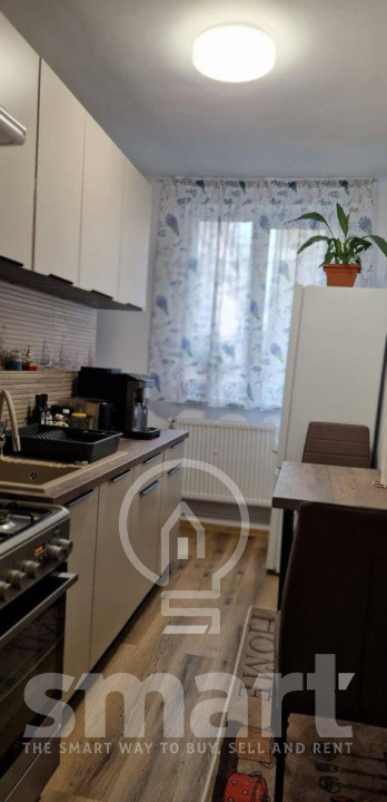Apartament 3 camere de vanzare complet renovat zona centrala Horea