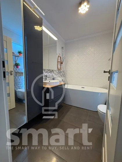 Apartament modern 3 camere cu terasa si loc de parcare 