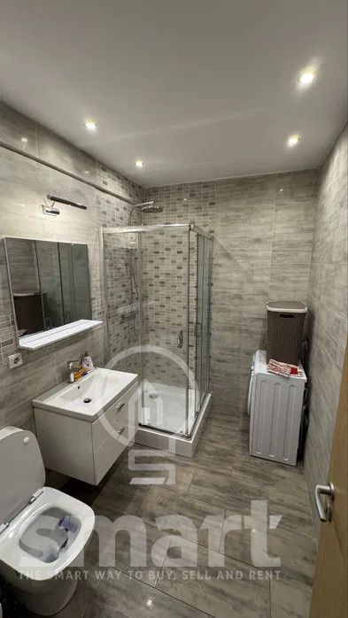 Apartament 2 camere de inchiriat balcon  parcare subterană  zona centrala