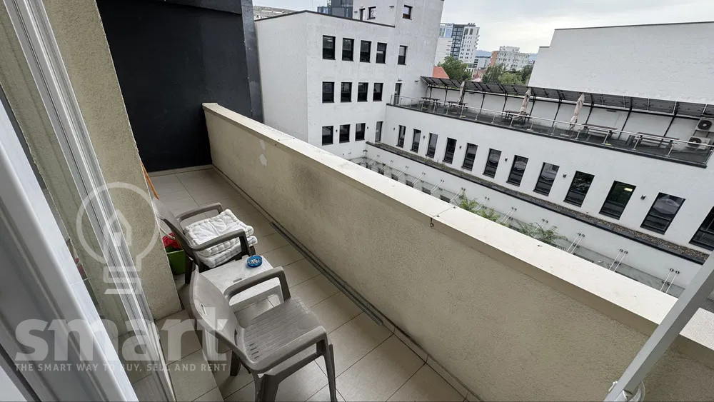 Apartament 2 camere de inchiriat balcon  parcare subterană  zona centrala