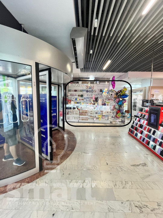 Stand comercial de inchiriat la intrarea în Central Shopping Center vad excelent