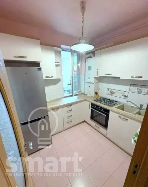 Apartament 2 camere de inchiriat etaj 1 balcon Centru