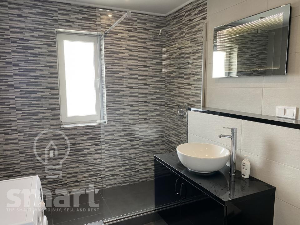 Apartament 3 camere cu parcare zona Vivo