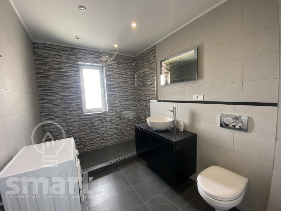 Apartament 3 camere cu parcare zona Vivo