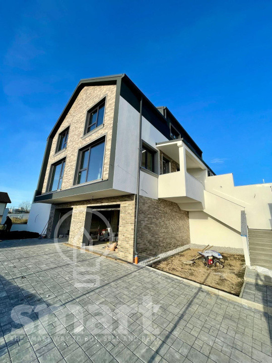 Duplex premium de vanzare cu panorama asupra orasului Dambu Rotund
