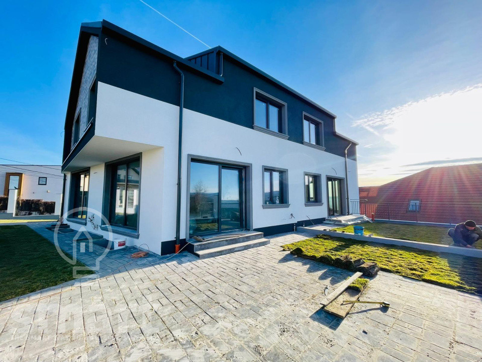 Duplex premium de vanzare cu panorama asupra orasului Dambu Rotund