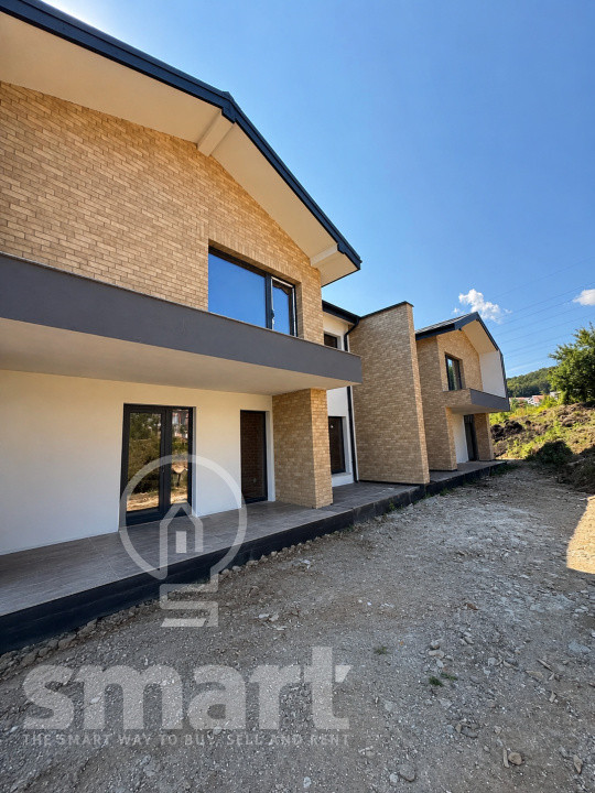 Duplex de vanzare 4 camere 142 mp utili 260 mp teren Manastur zona Campului