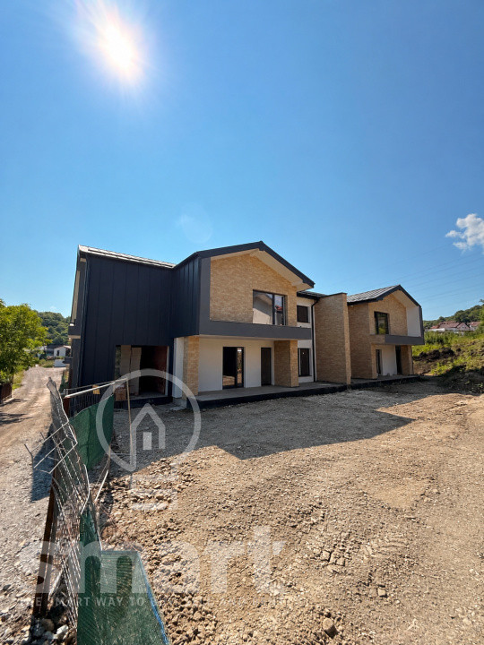 Duplex de vanzare 4 camere 142 mp utili 260 mp teren Manastur zona Campului