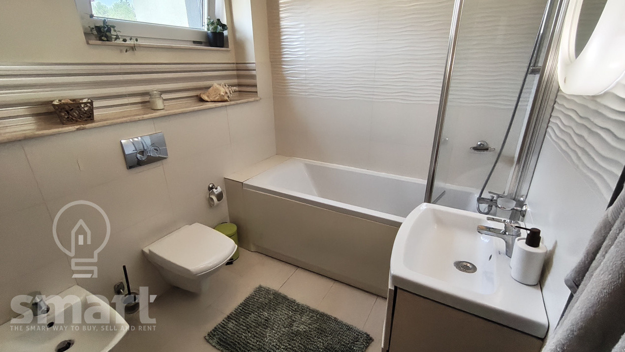 Apartament modern cu 3 camere  Mobilat și utilat complet  Parcare inclusă