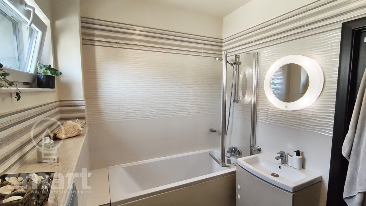 Apartament modern cu 3 camere  Mobilat și utilat complet  Parcare inclusă