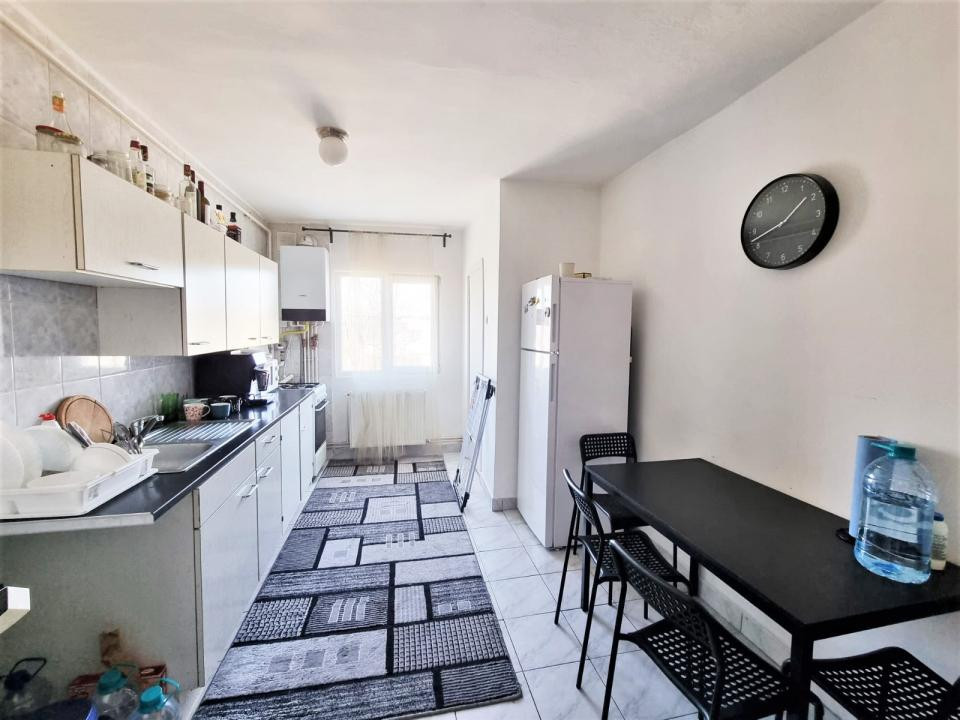 Apartament 2 camere decomandate, etaj 3, Piata Zorilor