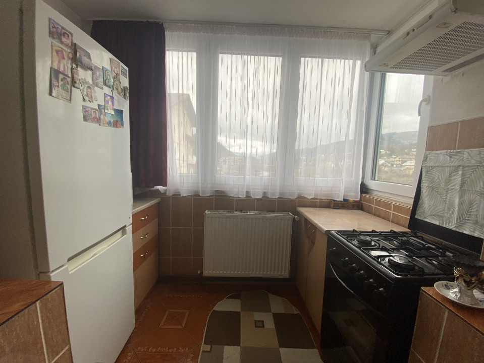 Apartament 3 camere mobilat decomandat Zona Unicarm