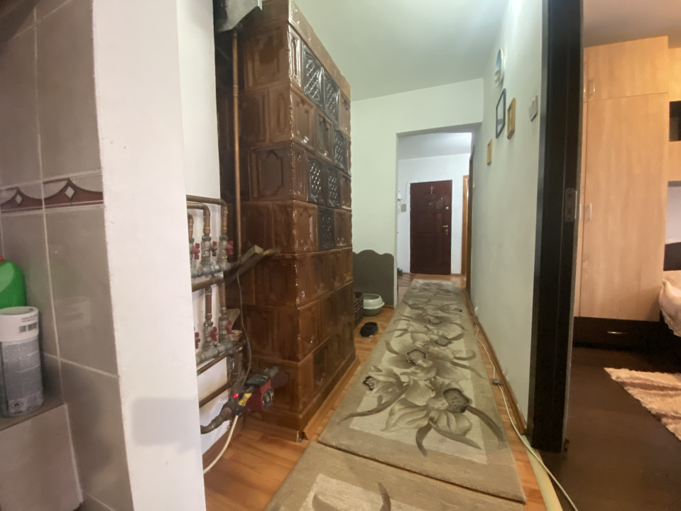 Apartament 3 camere mobilat decomandat Zona Unicarm