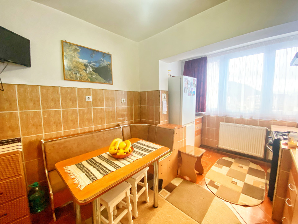 Apartament 3 camere mobilat decomandat Zona Unicarm